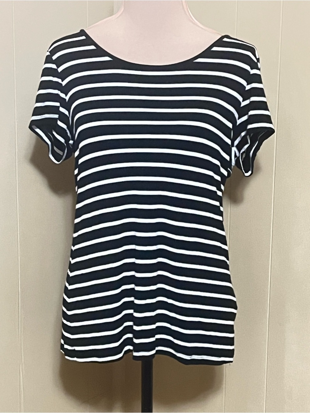 🎀3 For $25 Bundle! Cable & Gauge Large Black and White Striped Scoop Neck Tee